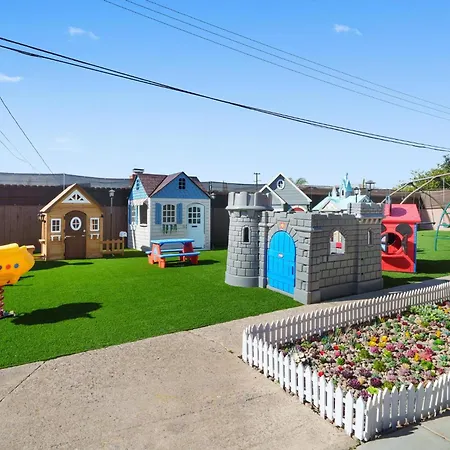 The Disneyland Dream By Oc Adventure Homes Holiday home